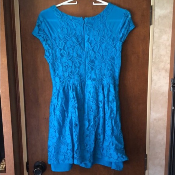 Lace dress! - Picture 2 of 5